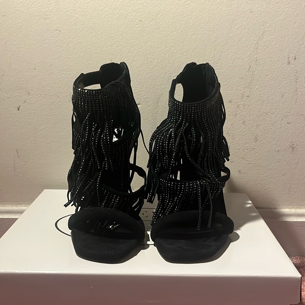 Steve Madden Fringly Black Suede Fringe Strappy Size 8.5 Never worn.